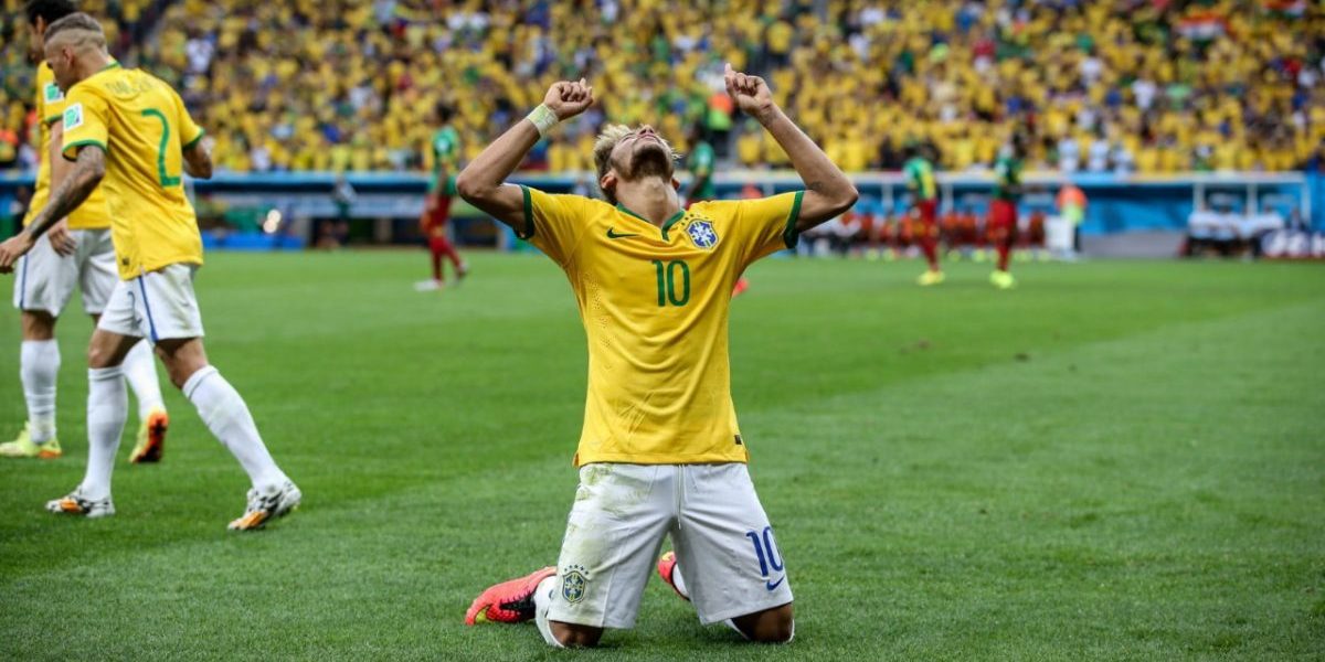 Neymar juhlii Brasilian maalia jalkapallon MM-kisoissa