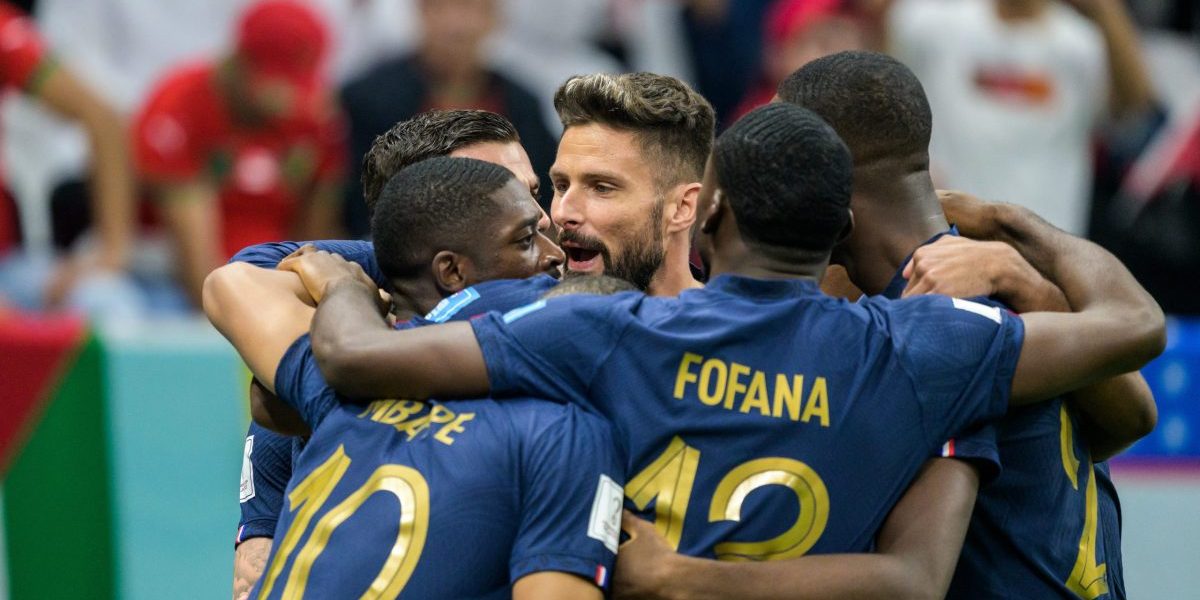 Ranskan joukkue juhlii maalia jalkapallon MM-kisoissa 2022