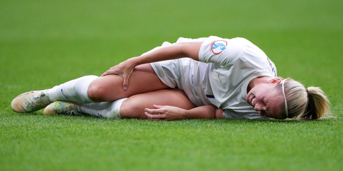 Englannin Beth Mead on vain yksi pelaajista, jotka ovat loukkaantumisen vuoksi sivussa naisten MM-kisoista